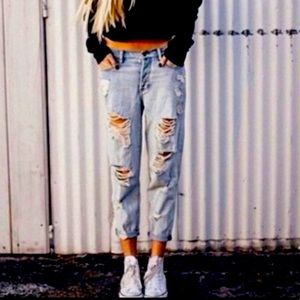 BRANDY MELVILLE Boyfriend DESTROYED Jeans 28
